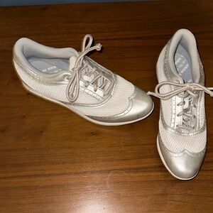 Adidas women’s golf shoes